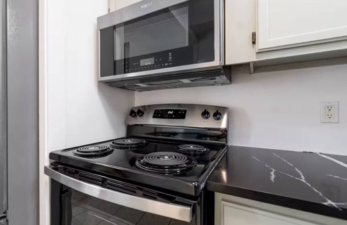 Germantown House | Chic Lou Home | Walkable to Bars & Restaurants!