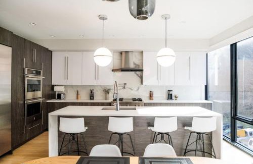 North Bergen House | Chic Luxury 4BR Townhome with NYC Views