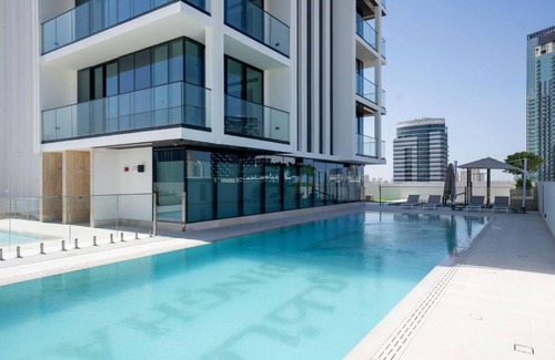 Jumeirah Village Circle Apartment | Chic & Modern 1br In Jvc With Full Amenities