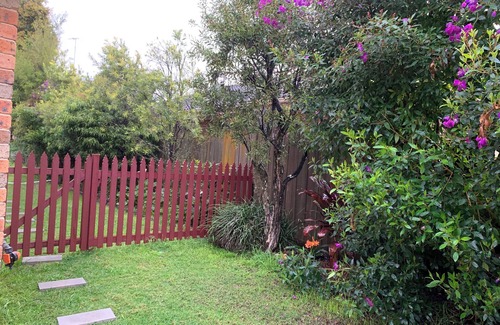 Mount Colah House | Chic Modern Getaway with Stunning garden view Granny Flat in MC 2079