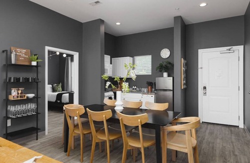 Maxwell Apartment | Chic Nashville 4 Bedroom, 7 Beds - Walk to Restaurants