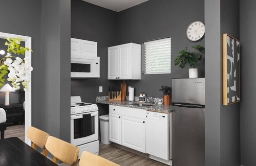 Maxwell Apartment | Chic Nashville 4 Bedroom, 7 Beds - Walk to Restaurants