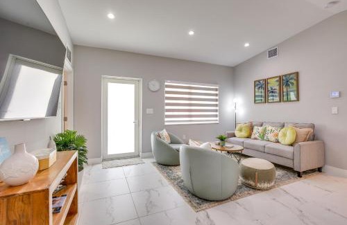 North Miami House | Chic North Miami House about 7 Mi to Hard Rock Stadium