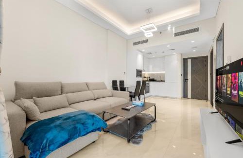Al Barsha Apartment | Chic One-Bed Haven w Pool & Gym Heart of Dubai