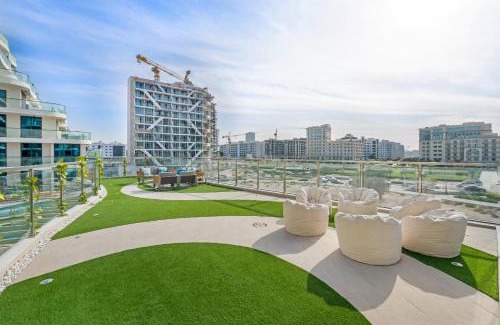 Al Barsha Apartment | Chic One-Bed Haven w Pool & Gym Heart of Dubai