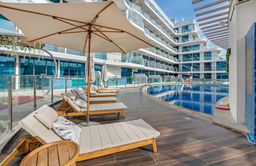 Al Barsha Apartment | Chic One-Bed Haven w Pool & Gym Heart of Dubai
