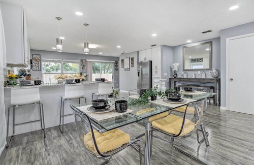 Signal Hill House | Chic Orlando Family Getaway w/Fenced Yard!