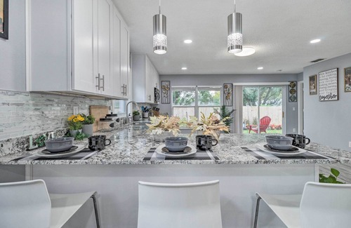 Signal Hill House | Chic Orlando Family Getaway w/Fenced Yard!