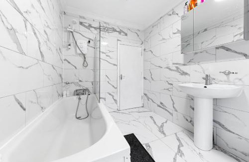 Hoe Street House | Chic Private Bedroom In Central London Near Tube - Bedroom1