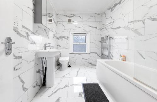 Hoe Street House | Chic Private Bedroom In Central London Near Tube - Bedroom1
