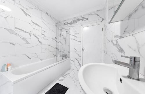 Hoe Street House | Chic Private Bedroom In Central London Near Tube - Bedroom1