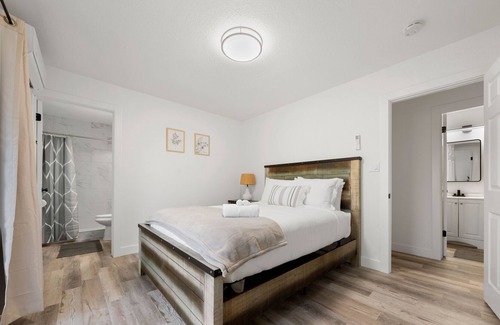 Carmichael House | Chic Remodeled 3BD|2BA House w/ Huge Outdoor Space
