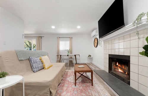 Carmichael House | Chic Remodeled 3BD|2BA House w/ Huge Outdoor Space