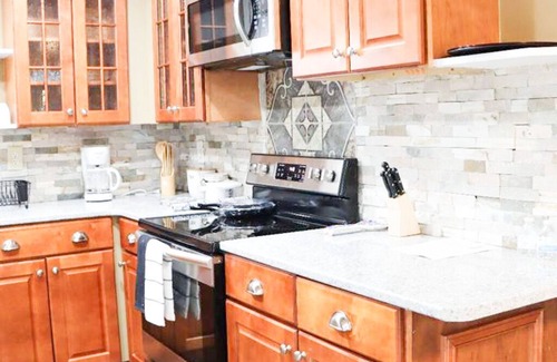 Columbus House | Chic Retreat: Cozy 3-bedroom Oasis with Patio, Minutes from Local Attractions!