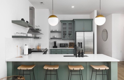 Cleveland Park Condo | Chic Spacious 2 Bedroom Walk to Coffee+Restaurants