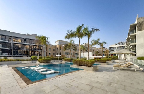 Jumeirah Village Circle Apartment | Chic Studio in Vibrant Oxford Residence