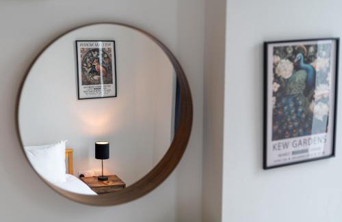 Cathedrals Apartment | Chic & Stylish 2-Bed in the Heart of London