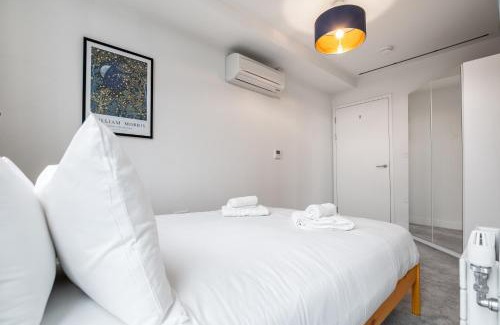 Cathedrals Apartment | Chic & Stylish 2-Bed in the Heart of London