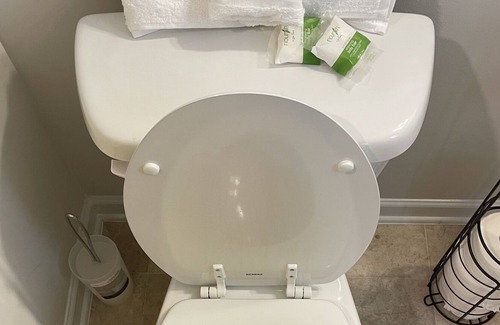 East Point House | Chic Townhouse Minutes From Airport | sleeps 7