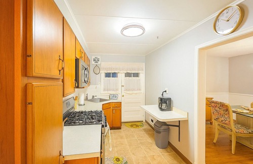 Towson House | Chic Towson Retreat: 4BR Getaway Near Baltimore