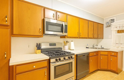 Towson House | Chic Towson Retreat: 4BR Getaway Near Baltimore