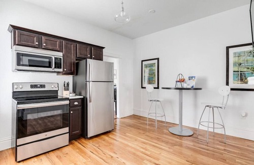 Church Hill Apartment | Chic Urban Couples Retreat: Perfect Getaway 'n RVA