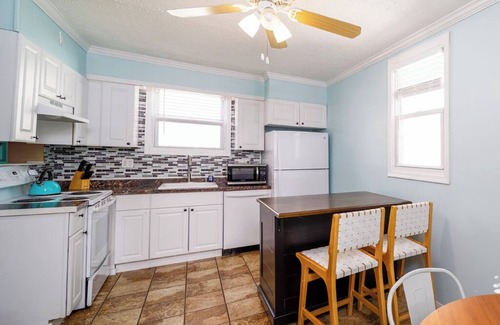 St. Leonard's Tract House | Chic Ventnor Apartment: Close to AC, Walk to Beach