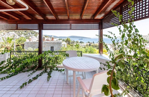 Bodrum City Center Apartment | Chic Villa w Fireplace, BBQ 5 min to Beach