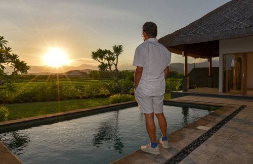 Banjartegehe Villa | Chic villa with 1 bedroom private pool access to beach