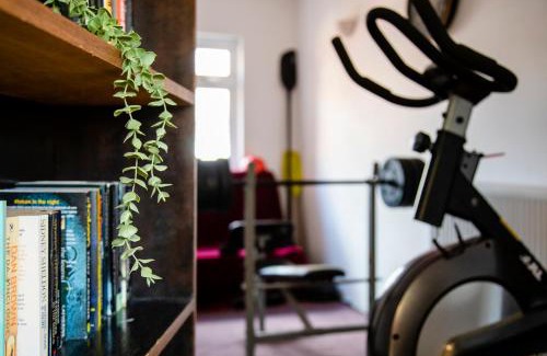 Chichester House | Chichester retreat house with free parking