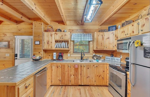 Caton Cabin | Chillin N Grillin 2 Bedroom Cabin