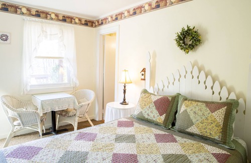 Lake Lure Hotel | Chimney Rock Inn