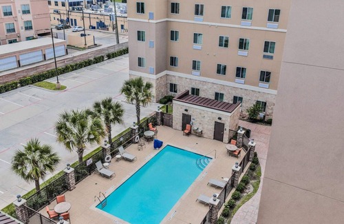 Chinatown Apartment | Chinatown 1B and Free Parking Washer and Dryer Gym