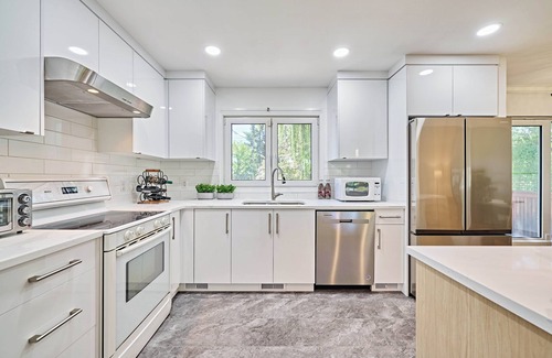 Southwest Calgary House | Chinook Luxe Entire House. Free Banff Pass!