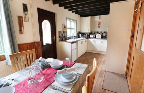 Woodhall Spa Cottage | CHIPPERS COTTAGE, pet friendly, with a garden in Woodhall Spa