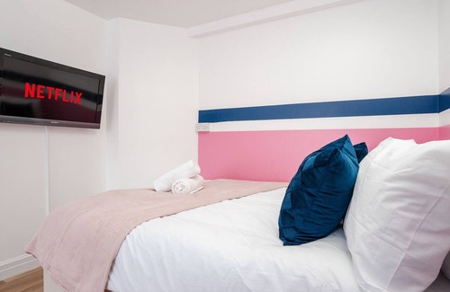 Cheetham Hill House | Chique Manchester Abode - Parking - 8mins to City