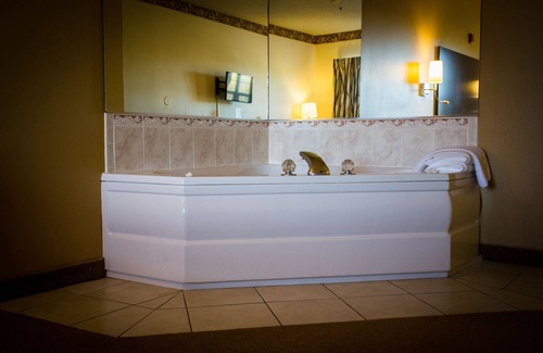 Chisholm Hotel | Chisholm Inn & Suites
