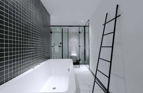 Yuzhong Hotel | Chongqing Nanqing·World Time Hotel