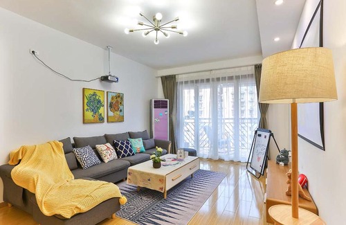 Yuzhong Apartment | Chongqing Yuzhong·HongYaDong· Locals Apartment 00171430