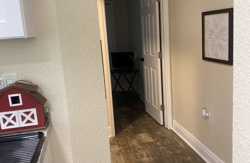 Maitland Apartment | Chris & Tish Cozy Apartments -1 bedroom with queen size bed.