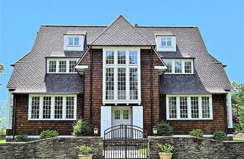 Boone House | Christmas 2025 still available! Make long time family memories !