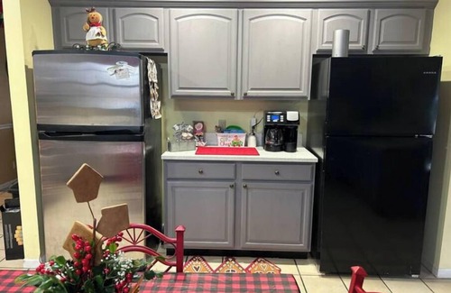 La Porte House | Christmas 365 !Spacious 5-bedroom house with WiFi and AC in peaceful La Porte