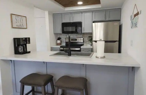 Kimberling City Condo | Christmas Decor LakeViews NoStairsnIndoor PoolnPickleball/Basketball/KidsPark