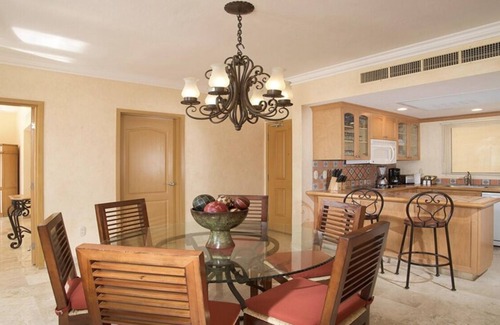 Flamingos Resort | Christmas in 2 BR Suite Flamingos