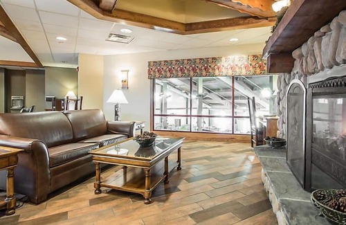 Wisconsin Dells Resort | Christmas Mountain Village Resort fully stocked w/13 ski hills, 27 hole golf, tennis courts & more