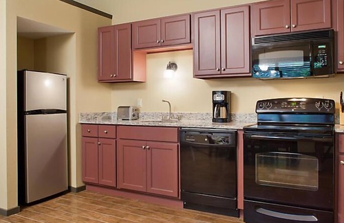 Wisconsin Dells Resort | Christmas Mountain Village Resort fully stocked w/13 ski hills, 27 hole golf, tennis courts & more