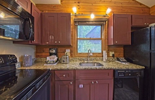 Wisconsin Dells Cabin | Christmas Mountain Village™ - 2 Bedroom Cabin