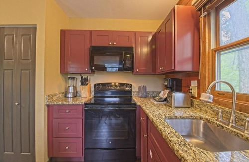 Wisconsin Dells Cabin | Christmas Mountain Village™ - 2 Bedroom Cabin