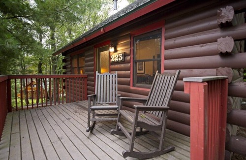 Wisconsin Dells Cabin | Christmas Mountain Village™ - 2 Bedroom Cabin