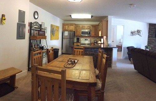 Mountain House Condo | Christmas week in paradise! Walk to lift,2bed, 2ba,cov park, pool, hot,tub.